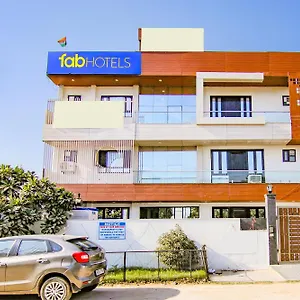 Fabhotel Water Vibe Gurgaon